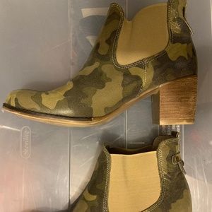 Short cute camp booties